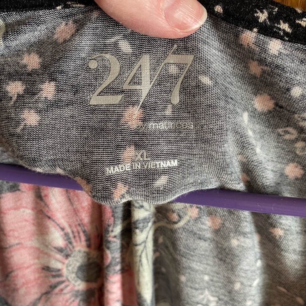 Maurices 24/7 Women’s Pull Over Short Sleeved Top - Picture 2 of 5